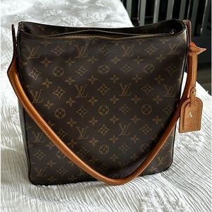 Selling my LV. This is from the 2000s in good condition. Looking to sell quick